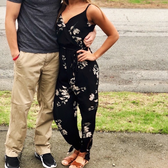 Black floral jumpsuit - Picture 2 of 3